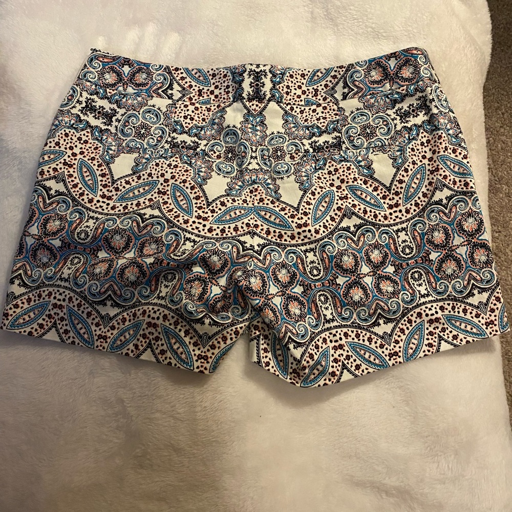 Express Shorts - Picture 2 of 6